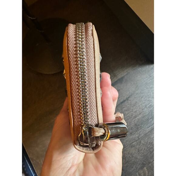 JIMMY CHOO BEIGE LEATHER AND SILVER STARS ZIP AROUND WALLET - Picture 5 of 11